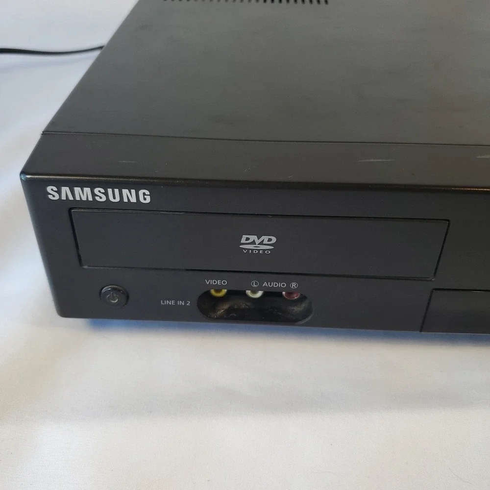 Samsung DVD-V9800 HDMI VCR/DVD Combo Player No Remote DOES NOT READ DVDS - READ